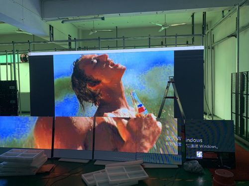 Laatste bedrijfsnieuws over Naadloze digitale binnen geleide dispay van P2 voor binnentheater