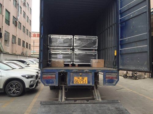 Laatste bedrijfsnieuws over De grote orde van Senegal 100 het vierkante binnen zwarte licht van p3.91 goot aluminium hijsend huurdoos 500*1000mm