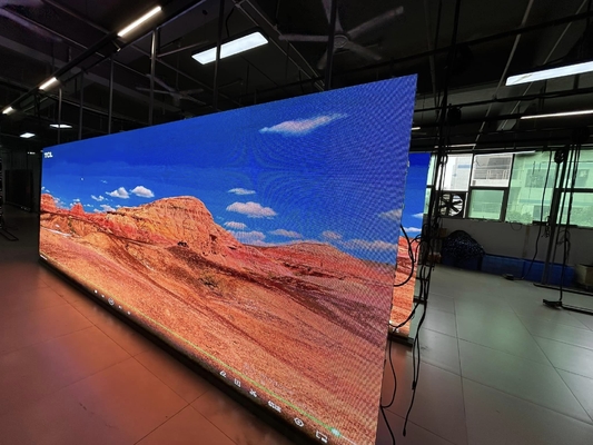 P2 Indoor Full Color LED Billboard Die-Cast Aluminium Billboard Plain Steel Cabinet 128 X 64 Matrix