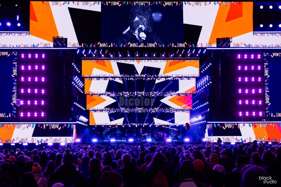 Verhuur van schermen Curve schermen Hoge helderheid IP65 P12 Outdoor LED billboards