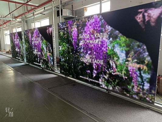 Vaste/huurscherm Kleine toonhoogte P1.667 Indoor LED-scherm 1/30 Scanning Full Color Screen