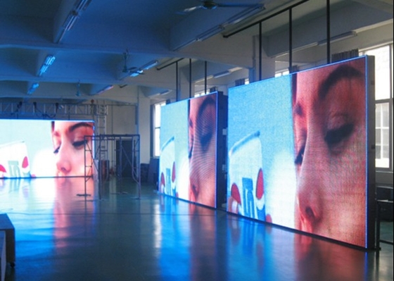 Verhuur van vaste, volledig gekleurde, ultra-helder LED-display P2, 3 jaar garantie