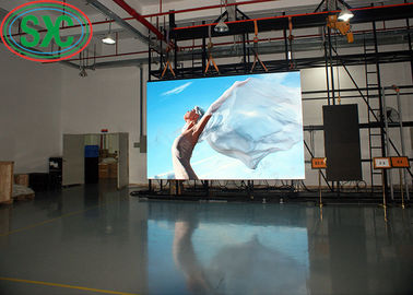 Mobiele vrachtwagen Full Color Verhuur P2.6 Indoor LED Screen Verhuur HD Stadion