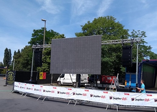 Verhuur Kleine locatie Buitenhangend Full Color LED Display Voor winkelcentra, stadions DIP
