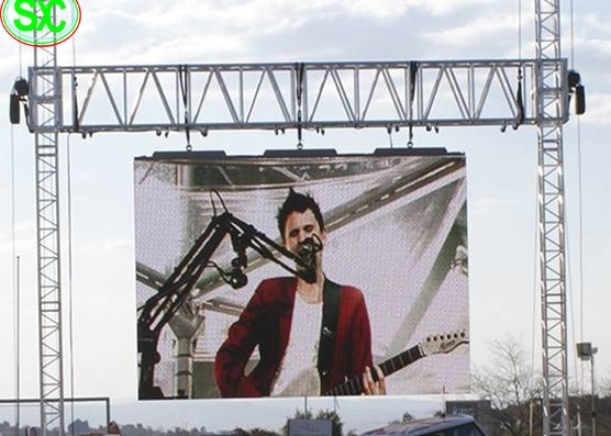 Verhuur Kleine locatie Buitenhangend Full Color LED Display Voor winkelcentra, stadions DIP