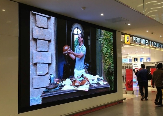 Full Color 1R1G1B Pixel Composition Glue On Board LED Screen met 100 levensduur en kastgrootte 640*640MM