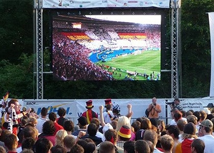 Geschikt voor sportstadions en sportevenementen Frontonderhoud Grote kijkhoek P10 LED Videowand HD