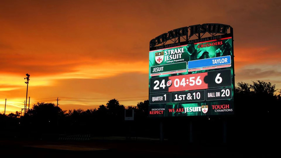 Buiten waterdicht Full Color P10 SMD Voetbalstadion Perimeter LED Display Screen