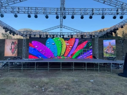 2500nits Helderheid P3 Indoor LED Rental Video Display Panel met Air-Plug Connection Design Pixel Dichtheid 111111 dots/sqm