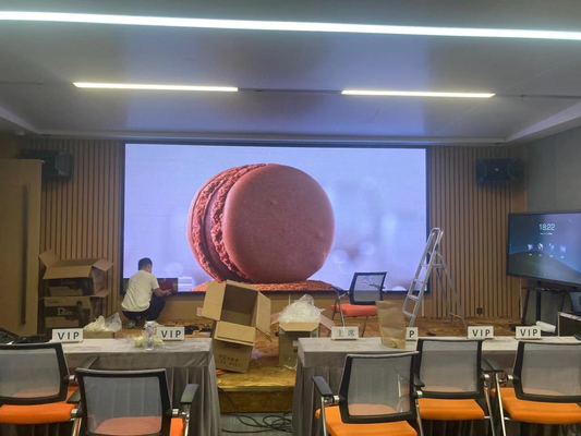 Verhuur en installatie Gekrompen scherm Ultra-helder Hoog verversingspercentage 400x300mm LED-box display, drie-in-één full-color
