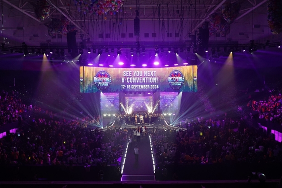 Verhuur Kleine locatie Buitenhangend Full Color LED Display Voor winkelcentra, stadions DIP