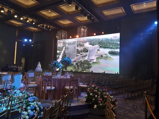 Indoor Full Color LED Display P4 HD Curved Video Wall 62500/m2 RGB 3 in 1 24 maanden Customized Design en concurrerend