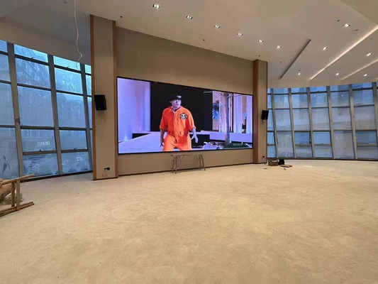 Indoor Full Color LED Display P4 HD Curved Video Wall 62500/m2 RGB 3 in 1 24 maanden Customized Design en concurrerend
