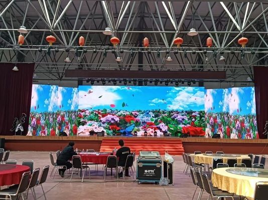 Kleine toonhoogte P2.5 Outdoor Advertising LED Billboard Hoge helderheid LED Display Single &amp; Dual Color High Definition