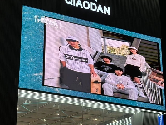 Giant Seamless Splicing Indoor/Outdoor LED Display Screen 500x500mm P3.91 P4.81 Voor de verhuur van een achtergrondvideo