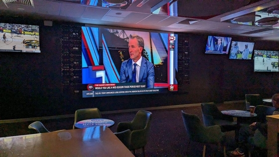 Grote flexibele P2.5-uitwendige LED-display zonder mozaïek, LED-advertentieborden