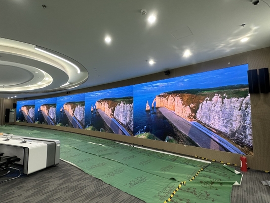 Grote flexibele P2.5-uitwendige LED-display zonder mozaïek, LED-advertentieborden