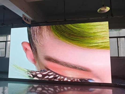 Waterdicht Kleine toonhoogte Ultra HD LED Billboard, P2 SMD LED Screen Billboard IP34 1/32 Scannen