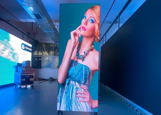 Poster scherm Verticaal advertentie scherm P2.5 Small Pitch Smart Indoor 1R1G1B HD LED scherm