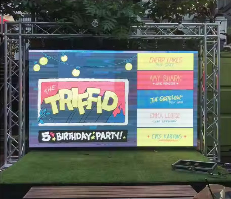 P2.5 P2.6 P3.91 Afneembare outdoor full color LED die-casting aluminium scherm reclame video muur