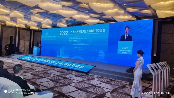 LED-schermen voor podia met RGB P3.9 pixel pitch en hoge pixeldichtheid, geschikt voor indoor huur-LED-displaytoepassingen