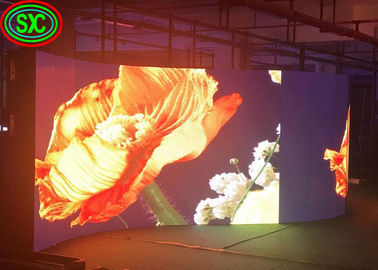 SMD gebogen advertentie LED-schermen 3,91 mm Pixel Pitch 25 Wattled commercieel advertentie scherm