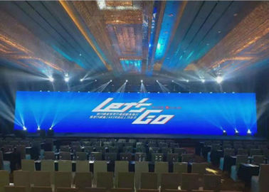 Indoor Full Color P2.5 Hanging LED Display met SMD1515 Standard Die Cast Aluminium Cabinet en 160mm x 160mm Module Size