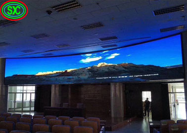 Gigantisch videomuur LED-paneelscherm P2 P3.91 Indoor Advertising Curved Box indoor full colour led-display