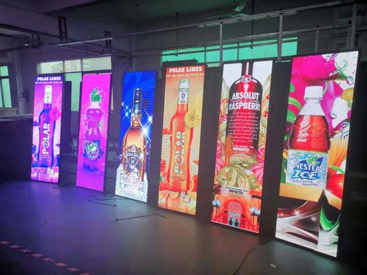 Goede prijs 1500 het Aanplakbord van de Netenaffiche Binnenleiden het Uiterst dunne Lichtgewicht Reclamescherm online