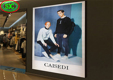 Draagbaar ultradun indoor P3.91 LED-posterdisplay met opvouwbare standaard