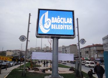 P2 Indoor Full Color LED Billboard Die-Cast Aluminium Billboard Plain Steel Cabinet 128 X 64 Matrix