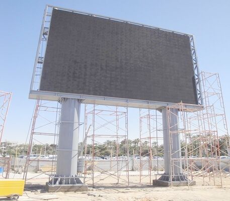 Grote buitenplaten in volle kleur waterdicht P10 reclame LED-billboards met kolom