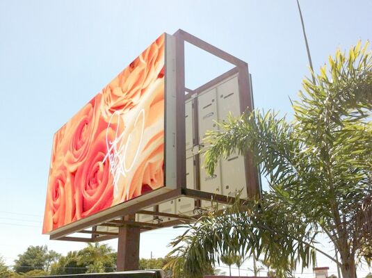 Outdoor Advertising LED Billboard Street P10 Full Color LED Display Panels met kolom