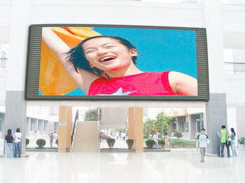 Outdoor Full Color P10 Reclame 6000cd / m2 Helderheid Hoogwaardig LED-bord