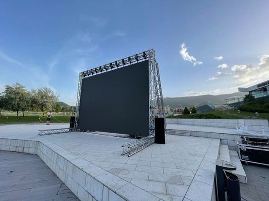 Goede prijs Het LEIDENE van de Satageinstallatie Achtergrondscherm voor Huurgebeurtenis, van het LEIDENE het Scherm P3.91 Stadiumgordijn/het kabinet van P4.81 500x500mm online