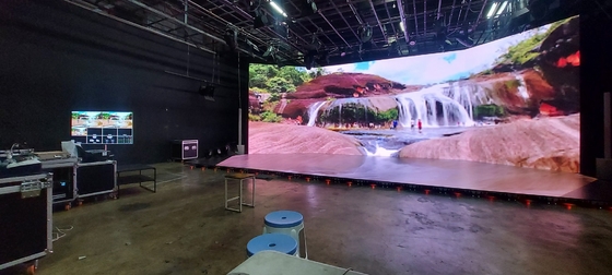 Indoor Full Color LED Display SMD P3 Technologie 3840Hz Hoge vernieuwing 111111 Pixels/m2 en 900cd/m2 Witbalans Helderheid