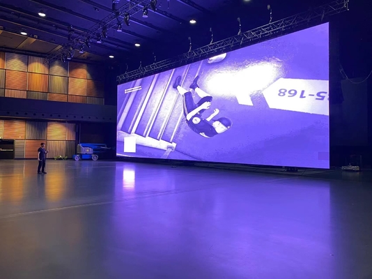 Indoor Full Color LED Display SMD P3 Technologie 3840Hz Hoge vernieuwing 111111 Pixels/m2 en 900cd/m2 Witbalans Helderheid
