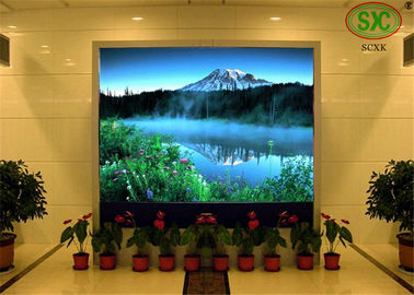 Verhuur van gebogen scherm/vaste indoor full-color LED-scherm met kleine toonhoogte 640mm*640mm P2.5 ultra helder