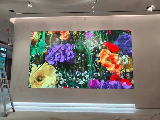 Energiebesparend p3.91 full color indoor led display met automatische helderheidsregeling en horizontale kijkhoek van 120 graden