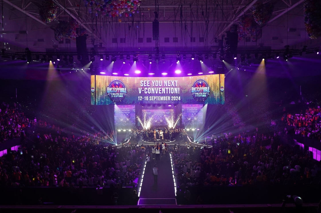 Verhuur Kleine locatie Buitenhangend Full Color LED Display Voor winkelcentra, stadions DIP