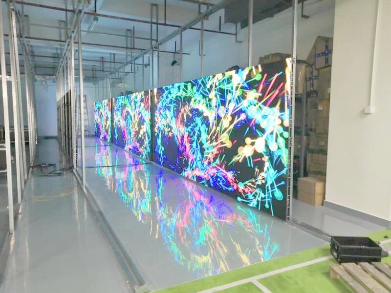 2000 cd / m2 Helderheid Doorzichtig LED-scherm, Full-Color Reclame LED-billboards