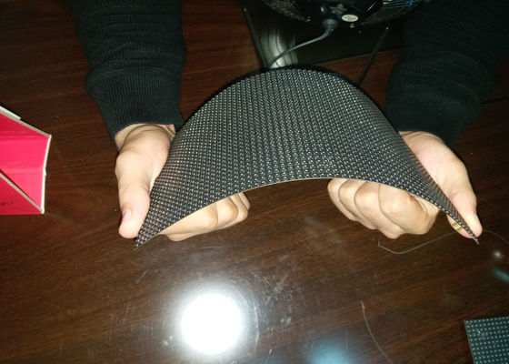 Goede prijs Binnen Zachte Geleide Vertoning van HD P4 SMD, 1/16 tast gebogen geleide vertonings binnen geleide flexibele modules af online