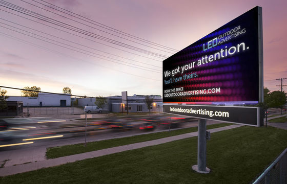 Goede prijs P8 Buitenreclame Full Color LED Billboard 8mm Pixel Pitch IP65 Waterdicht online