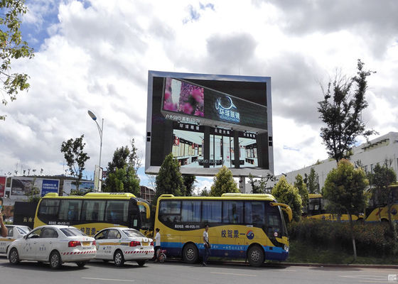 P10 Outdoor Full Color LED Billboard 10mm Pixel 600W/M2 IP65 waterdicht