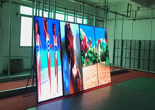 SMD2121 Chips LED Poster Display Aluminiumpaneel 680x2000mm Schermgrootte