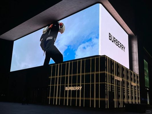 1/20S Rijmodus Outdoor Full Color LED Display 250000 punten/m2 Puntdichtheid Rgb 3in1 Pixelconfiguratie