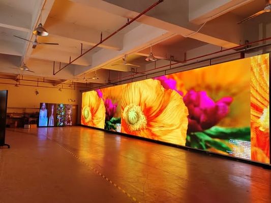 Outdoor Full Color LED Display 5500 Helderheid 250000 pixels/m² Pixeldichtheid voor Outdoor Reclame Oplossingen