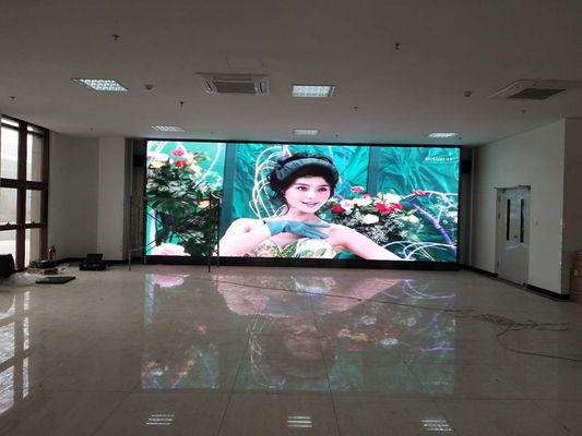 s Meest populaire indoor full color LED display met ironie materiaal en 128*64dots module resolutie