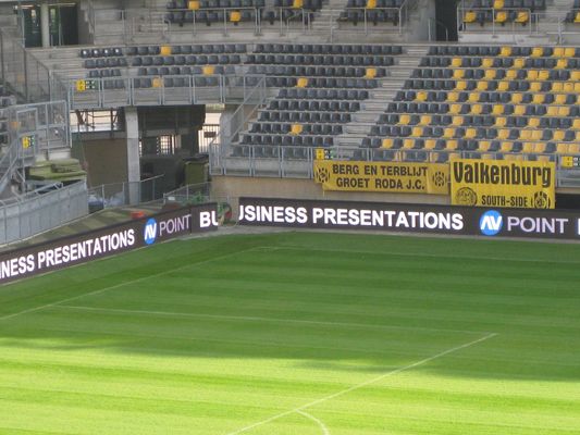Goede prijs Koudgewalste videomuur van een stadion 40000 pixels per vierkante meter voor een verbeterde kijkbeleving online