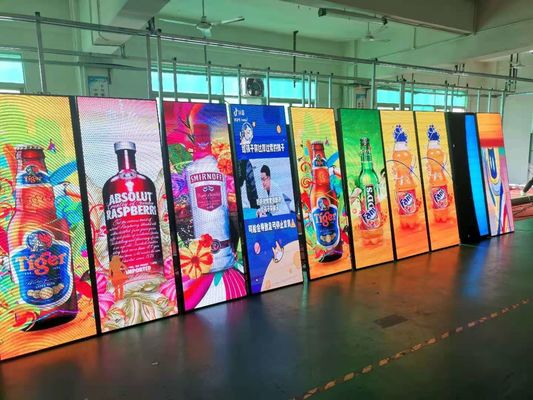 Vertoning 640X1920mm van de P2.51200cd/sqm SMD2121 Magnetische Geleide Affiche